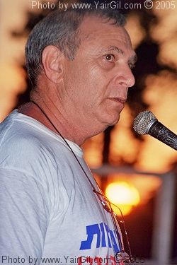 דני רוטשילד (אלוף, מיל'), בגן האם בחיפה  25.7.2005 בעד הנסיגה מרצועת עזה