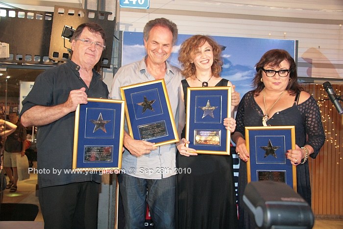 מקבלי הכוכבים (מימין לשמאל) : חנה לסלאו, יבגניה דודינה, אבי נשר, ועודד קוטלר    