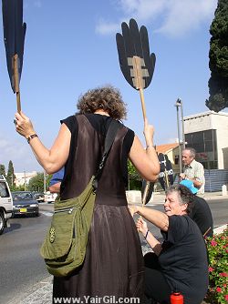 הפגנת נשים בשחור 10.10.2003 בחיפה