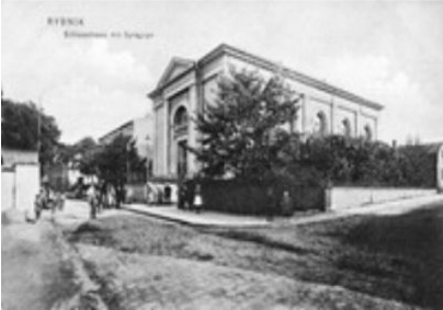 It is worth remembering that the little square opposite the City Council used to be the place where until 1940 the old Jewish synagogue stood