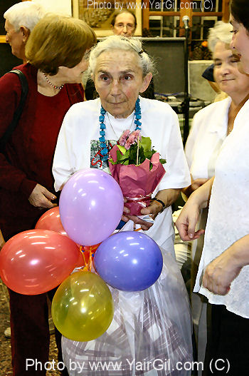 מסיבת יום ההולדת השמונים של סטלה צור - Stela Zur at 80. A birthday party