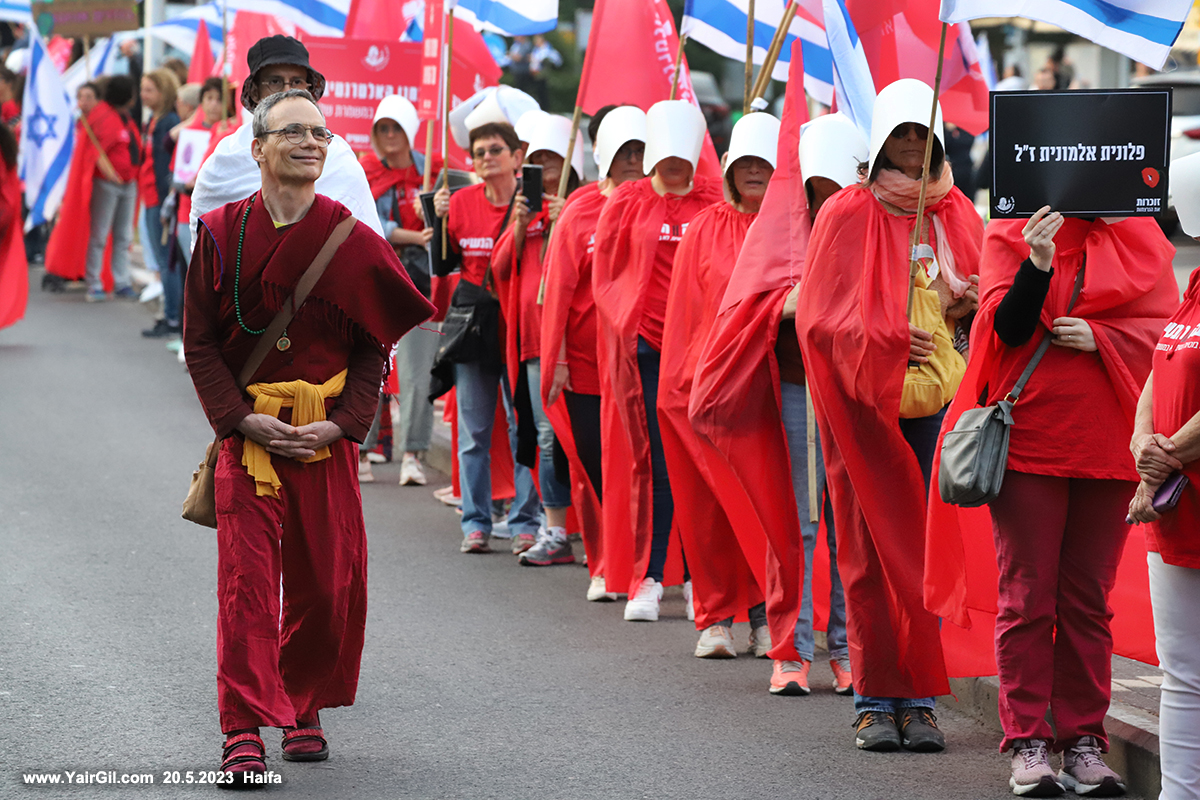 נשים באדום - מצעד השפחות במחאה על המצב העתידי הצפוי בעקבות המהפיכה המישטרית