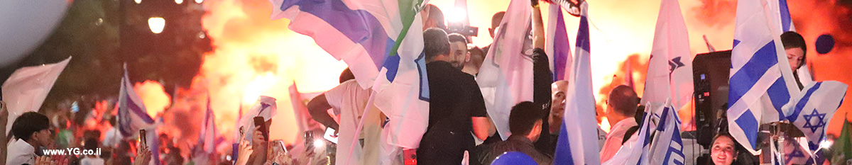 המונים הגיעו לחגוג את שובו של מתן אנגרסט לביתו בקריית ביאליק לאחר שיחרורו 