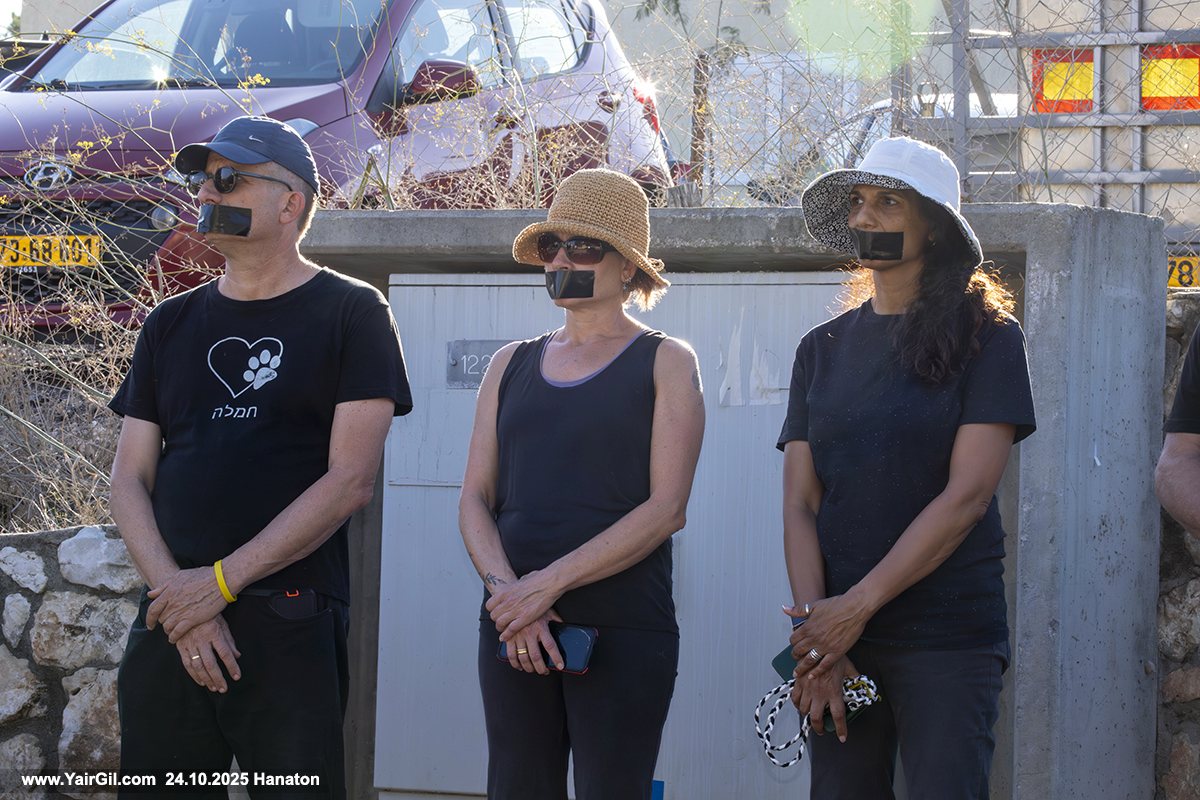 סביב הבית של השר שיקלי בחנתון.