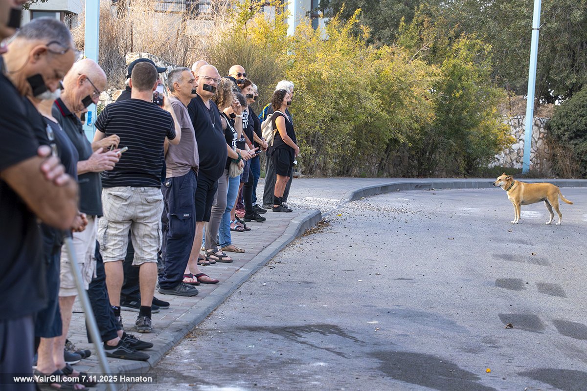 מחאה עם פה חסום