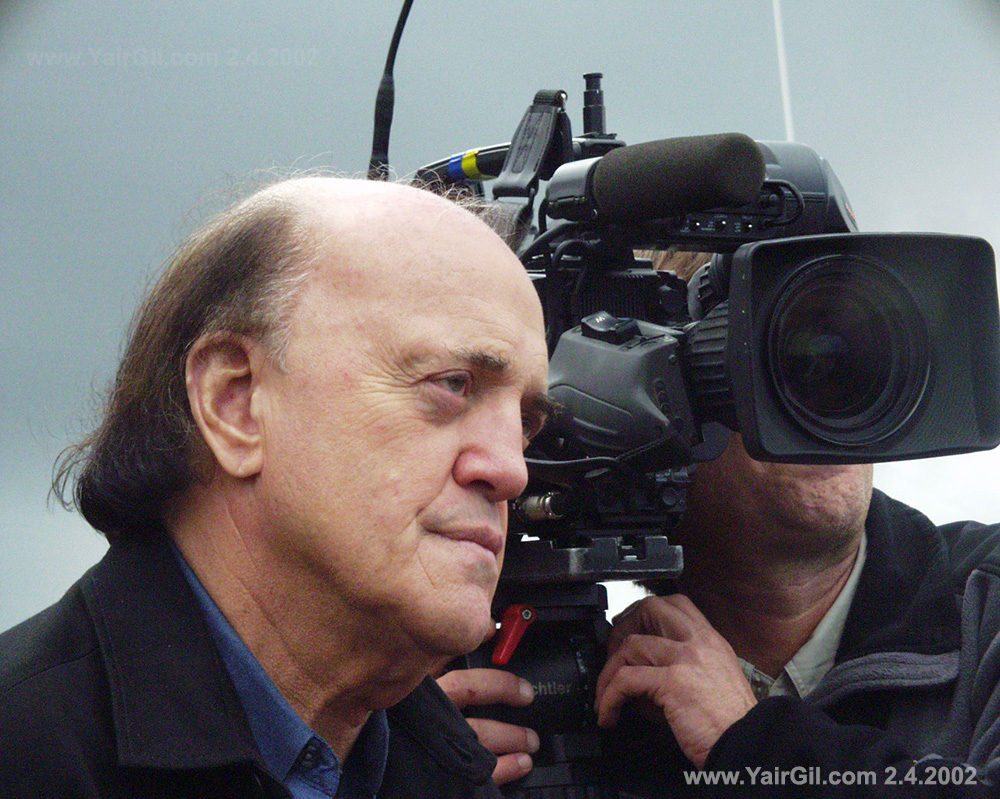 פיטר ארנט - ליד כלא שש 2002