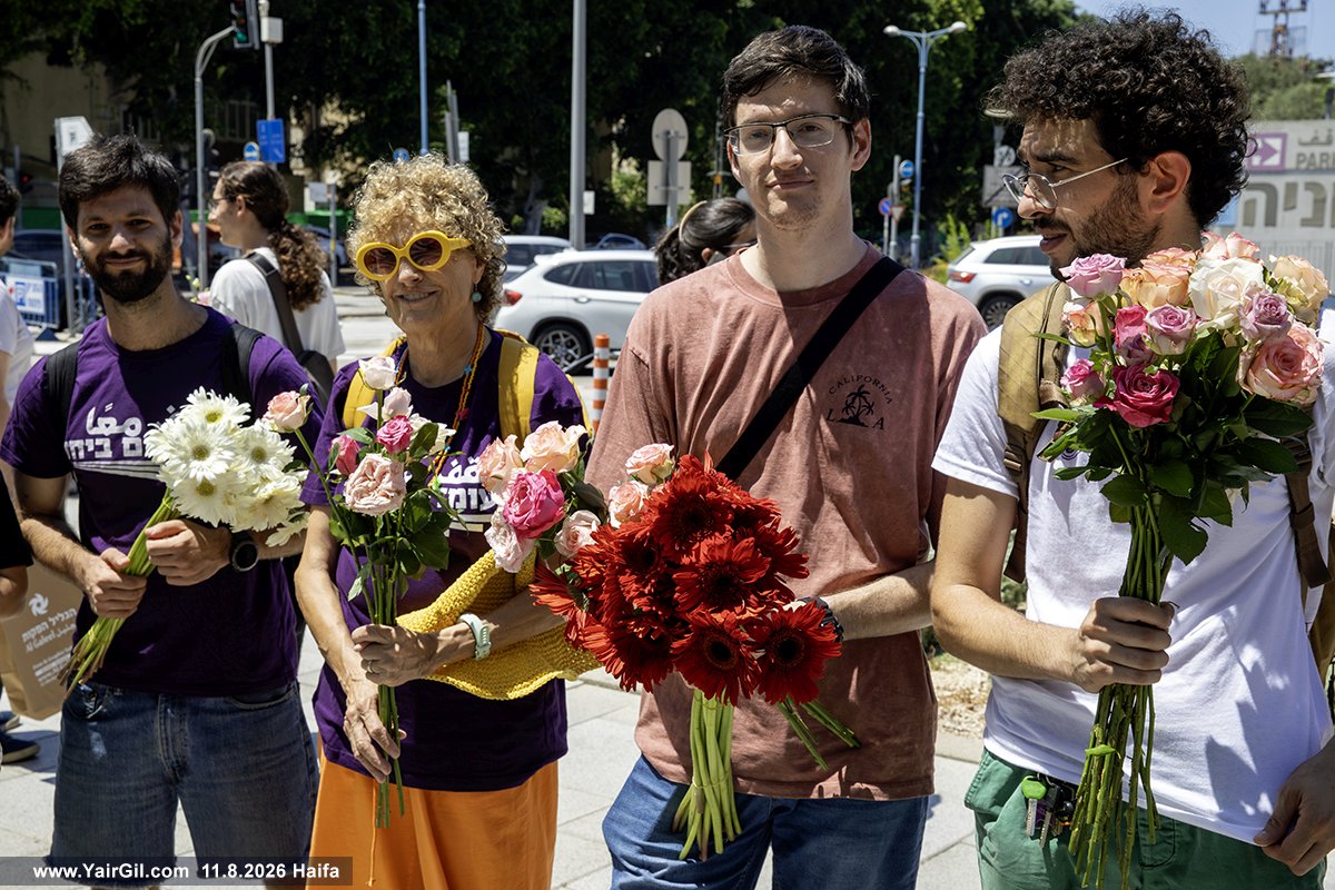 קמפיין הפרחים לתמיכה בצוותים הרפואיים הערבים ברמב״ם, שעומדים מול מתקפה גזענית והשמצות למרות שהם מטפלים בכולנו במסירות