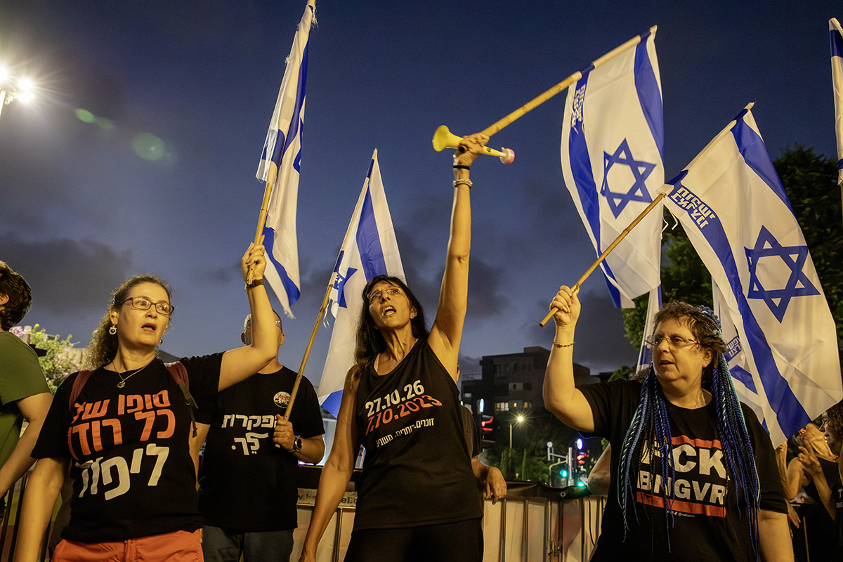 
ההפגנה השבועית במוצ"ש, מרכז חורב בחיפה 22.8.2026; נגד נתניהו שהוא גם נאשם בפלילים ועומד למשפט, נגד ממשלתו המשיחית ונגד כל הדברים הרעים שחוללו כאן נאמני ראש המשלה, בגבעות שבשטחים ובתוכנו