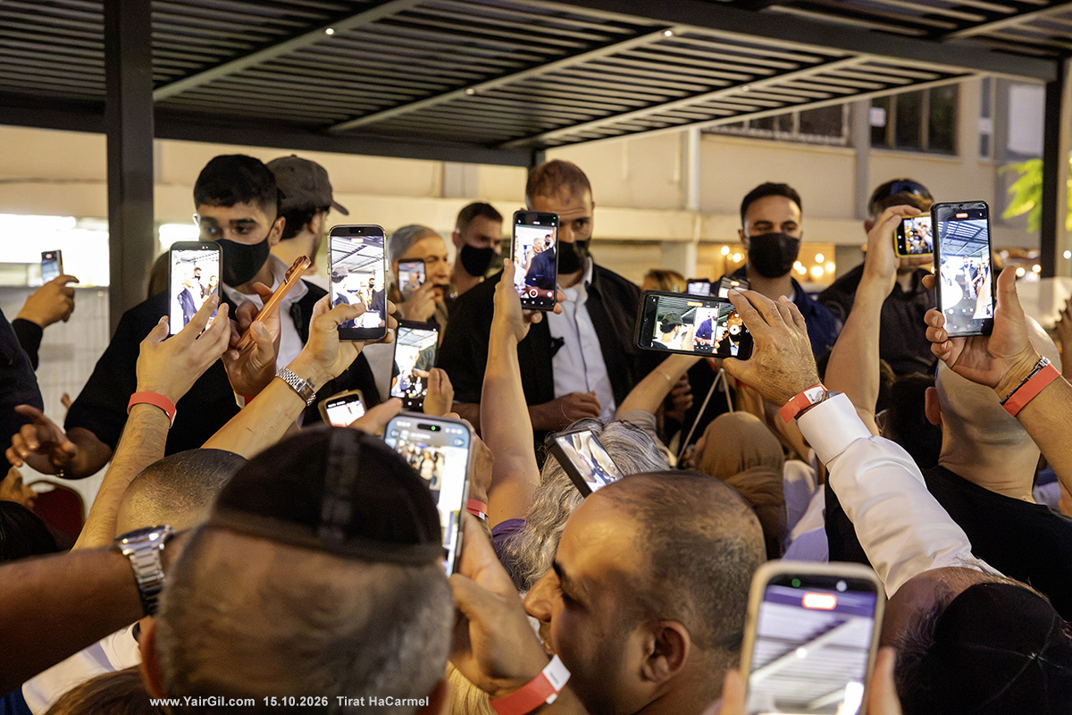 הנאשם בפלילים בנימין נתניהו שהוא גם ראש ממשלה מול קהל בטירת הכרמל 15.10.2026