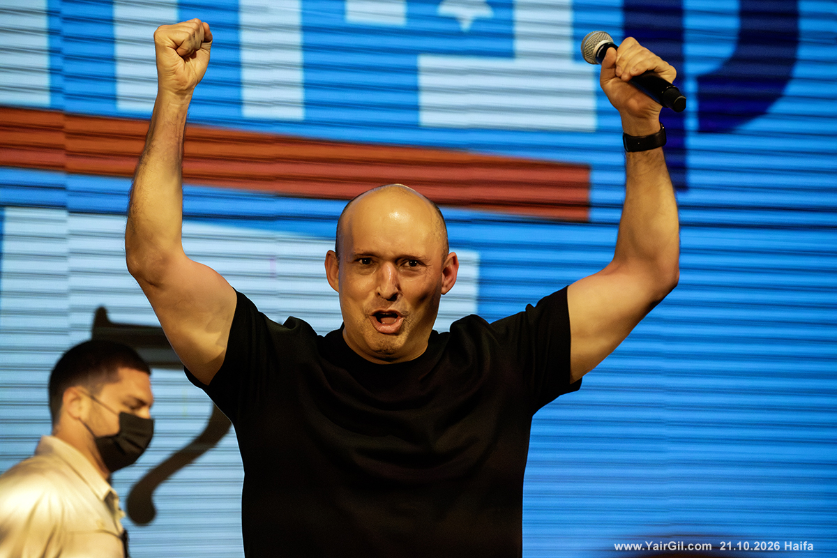 נפתלי בנט 21.10.2026. צילום יאיר גיל
אספת בחירות של בנט ולפיד, עם הסיסמא ביחד נתקן, התקיימה הערב 21.10.2026 בחיפה