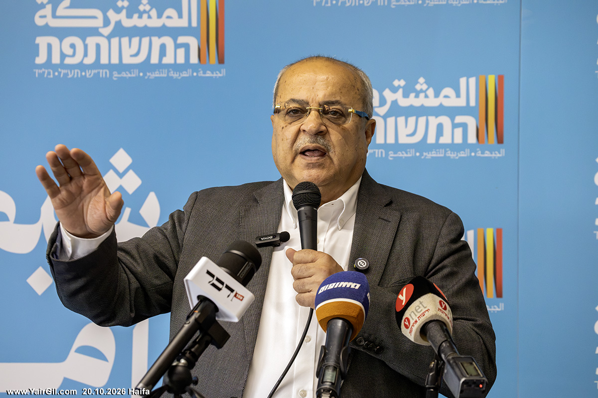 ח"כ ד"ר אחמד טיבי, במסיבת העיתונאים של הרשימה המשותפת בה הוצגה תוכנית העבודה שלה לכנסת הבאה, כחלק מחזונה האסטרטגי להענקת רשת ביטחון לציבור הערבי והאוכלוסיות המוחלשות בחברה הישראלית. .  MK Ahmad Tibi in a press conference presenting the party’s work plan for the next Knesset. Haifa, Oct. 20, 2026